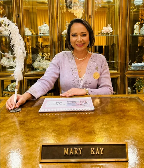 Josi Oliveira na sede da Mary Kay
